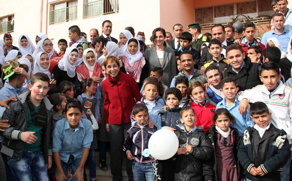 Princess Basma with students at Al Rajaa School in Ruseifa on Thursday (Petra photo)